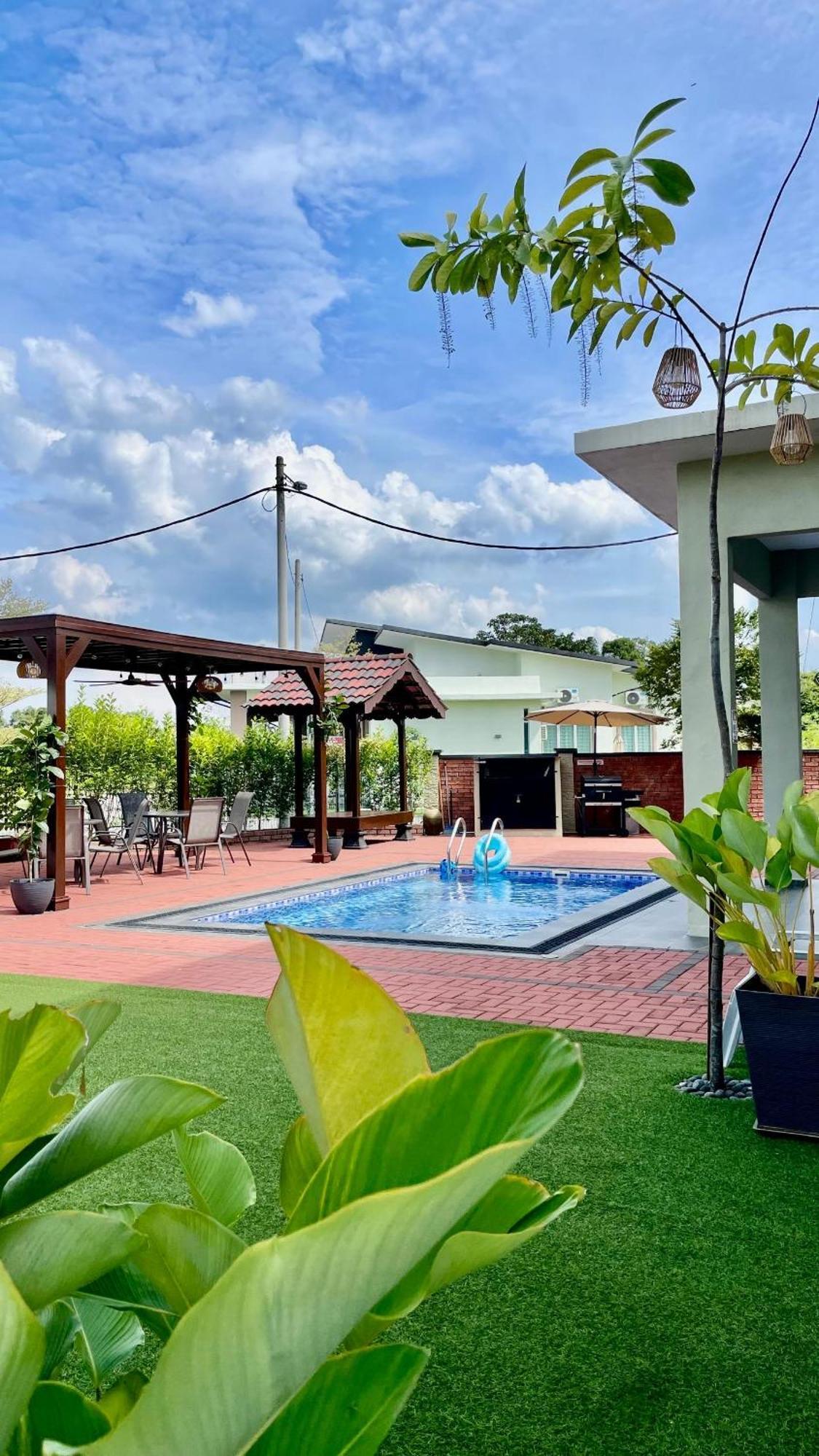 Laman Kaseh Homestay Bukit Katil 4Bedroom With Swimming Pool Ayer Keroh Ngoại thất bức ảnh